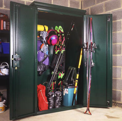 Ski storage unit