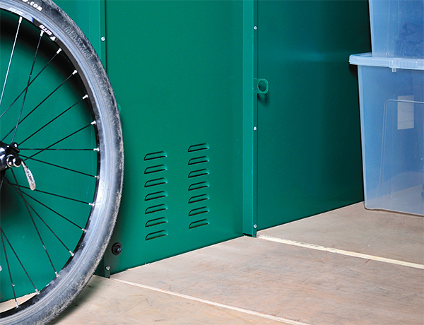 Bike shed with ventilated side panels