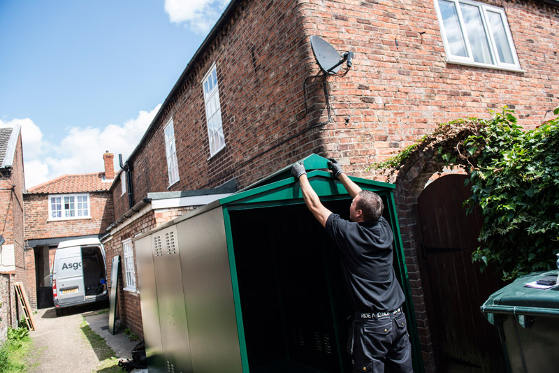 Fitting the Asgard bike shed roof