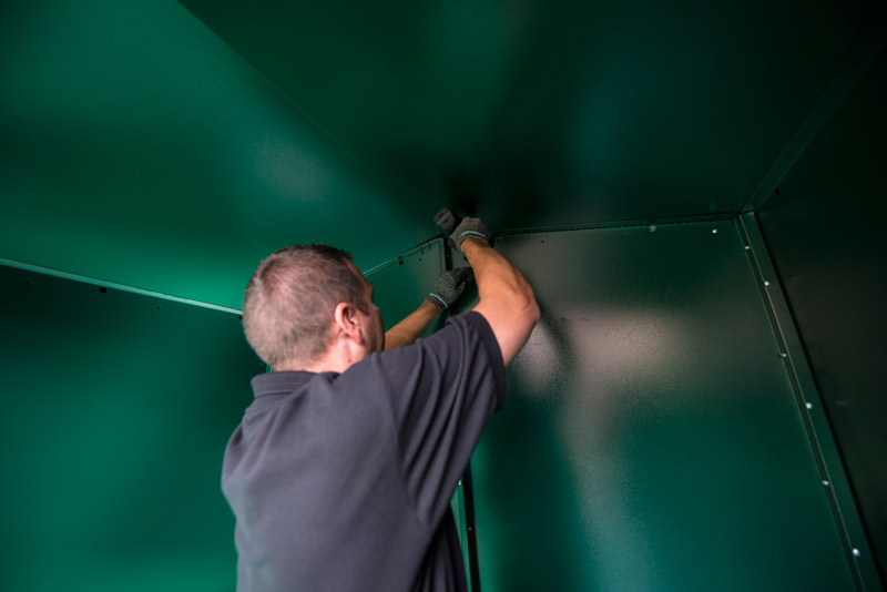 Fitting the Asgard bike shed roof