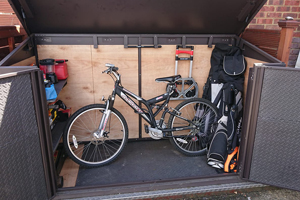 Metal shed with insulation