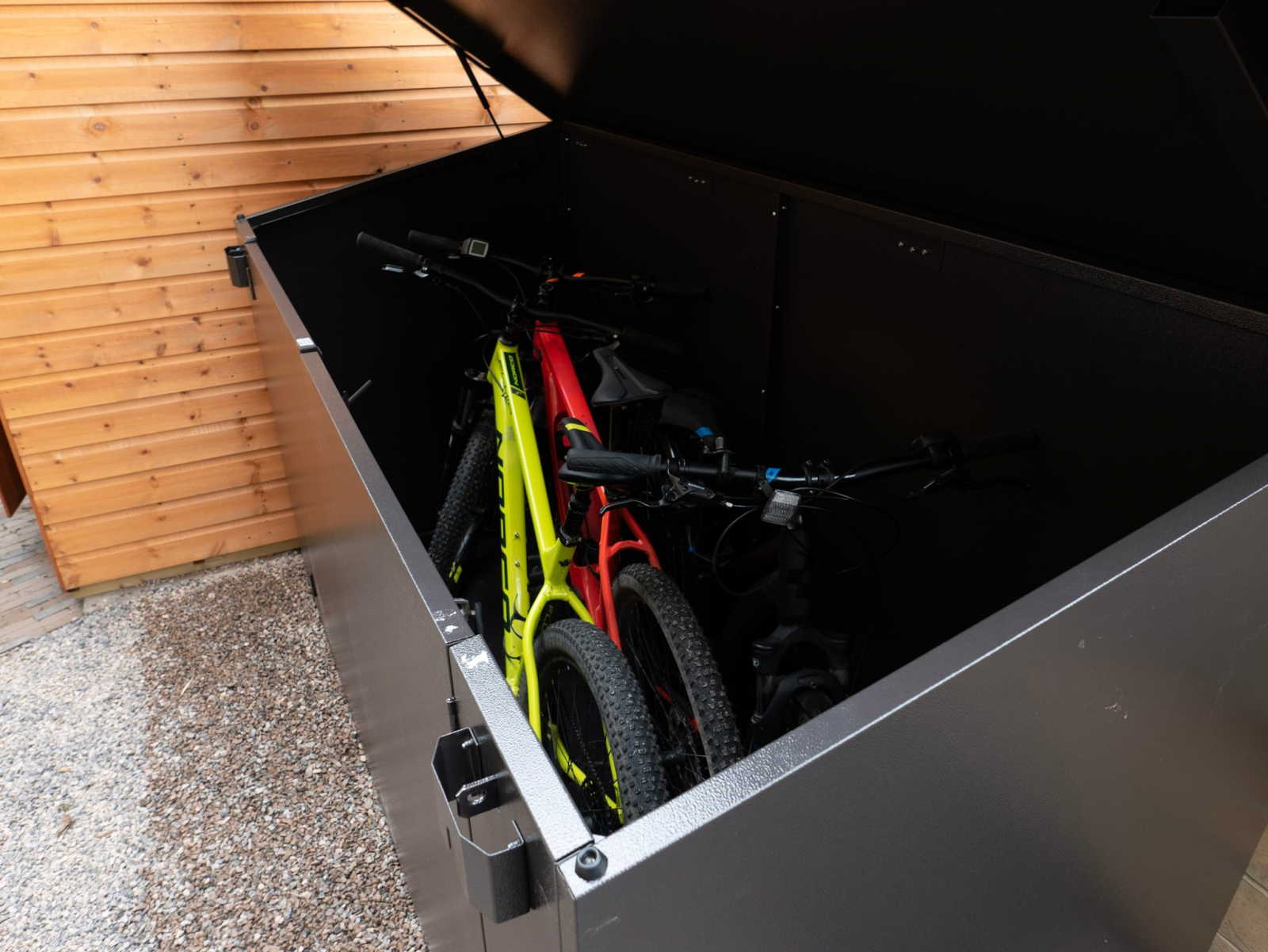 Asgard bike storage with lift up lid