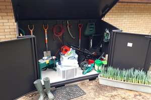 Garden Shed Reviews: Customer's metal garden shed with base modification